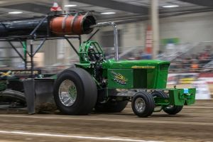green tractor pulling using hart's diesel performance parts