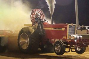 tractor at tractor pulling event